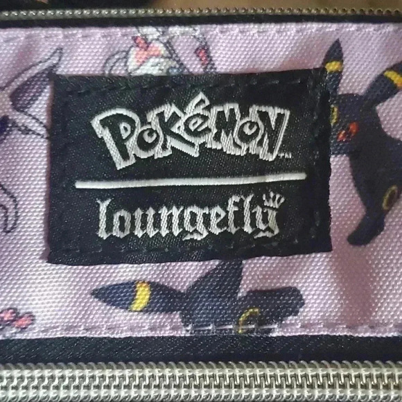 Crossbody Pokémon passport bag - Picture 4 of 5